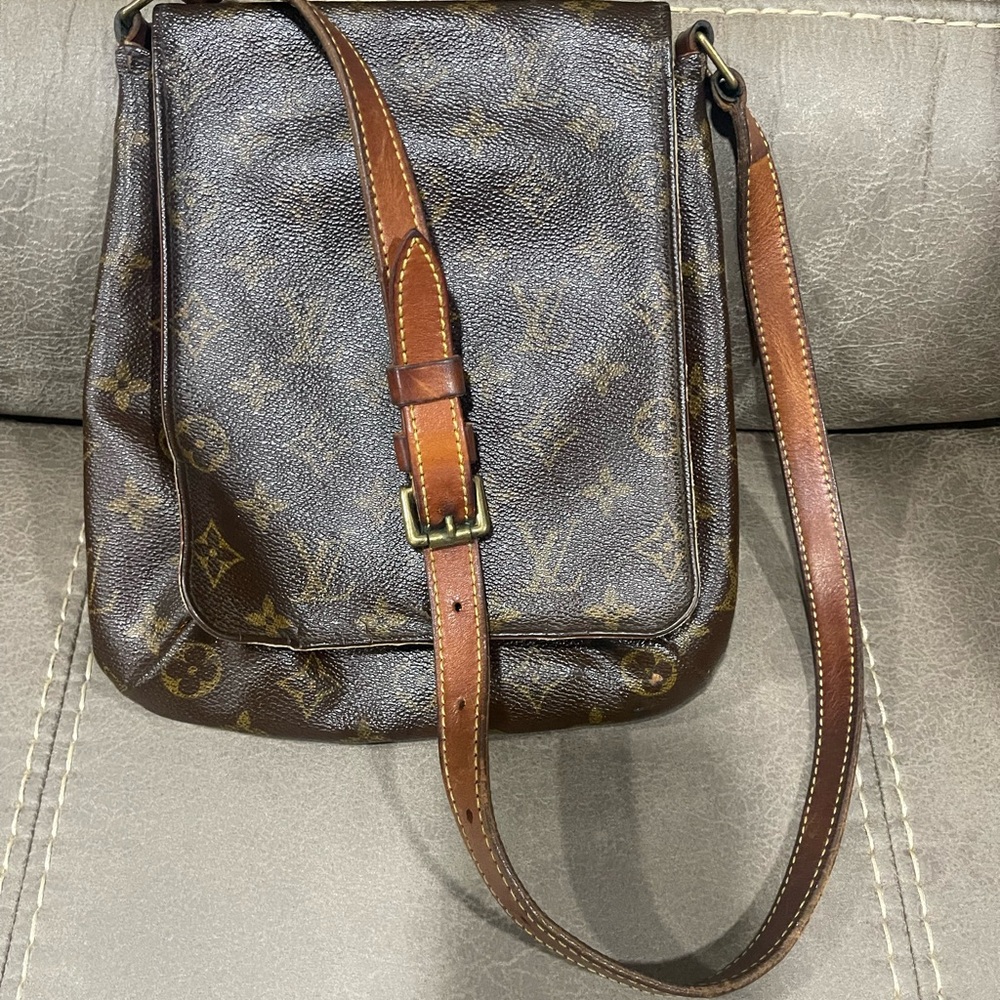 Louis Vuitton - Picture 5 of 5